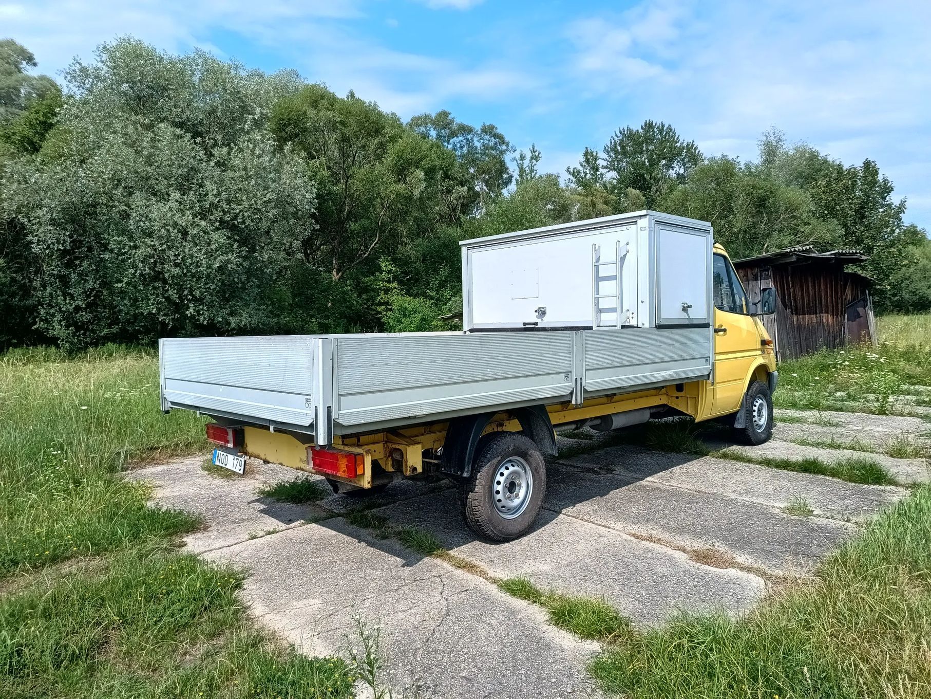 Mercedes-Benz SPRINTER 4X4 316 CDI 2.7, 5 cylindrów BLOKADA MOSTU! STAN BLACHARSKI IDEALNY! CAŁE AUTO W ORYGINALNYM LAKIERZE!!IDEALNA BAZA POD KAMPERA WYPRAWOWEGO!  Sprinter 4x4 2.7 CDI oryginalny stan! super zadbany!