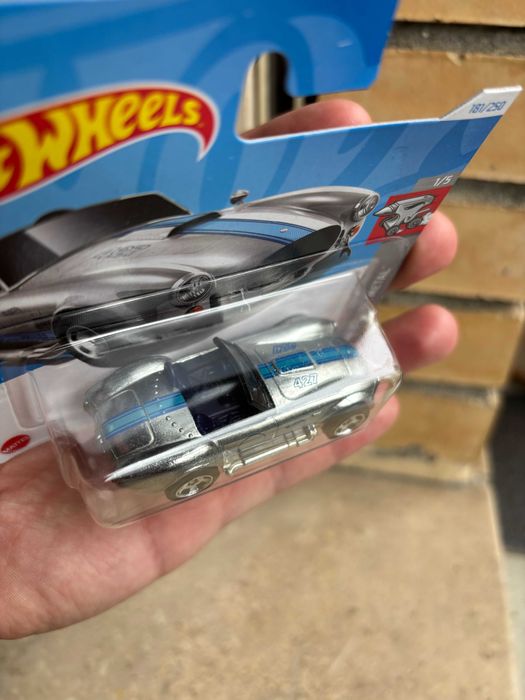 Hot Wheels "Shelby Cobra 427 S/C" - Novo, Selado