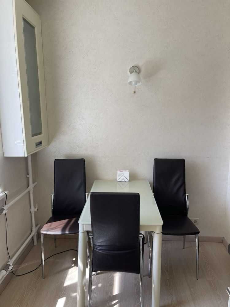 Продам   2к.кв.  Центр   вул.Михаїла Семенко   65000 у.е.      M
