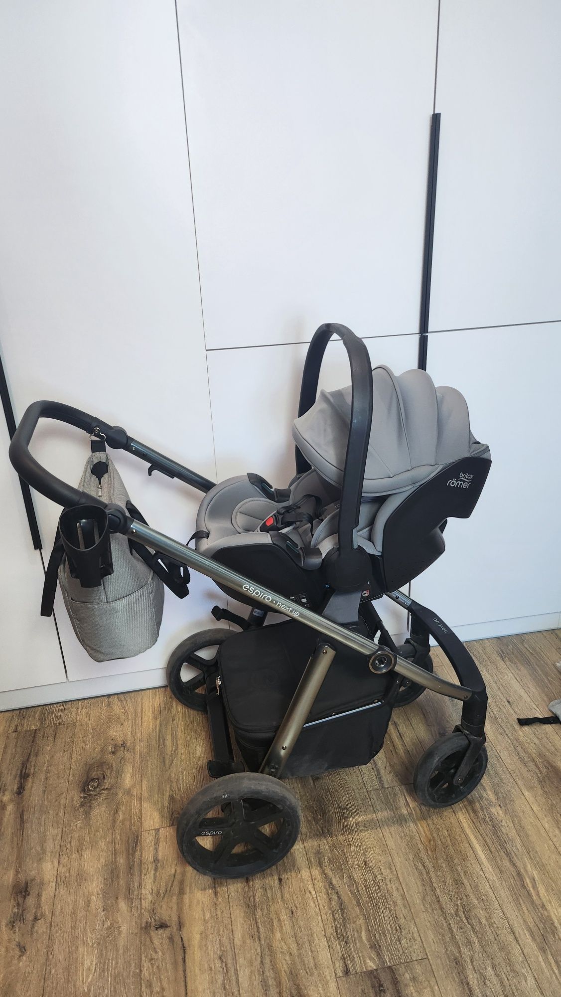 Дитяче автокрісло Britax Romer Baby Safe 5Z2, ідеальний стан, адаптери