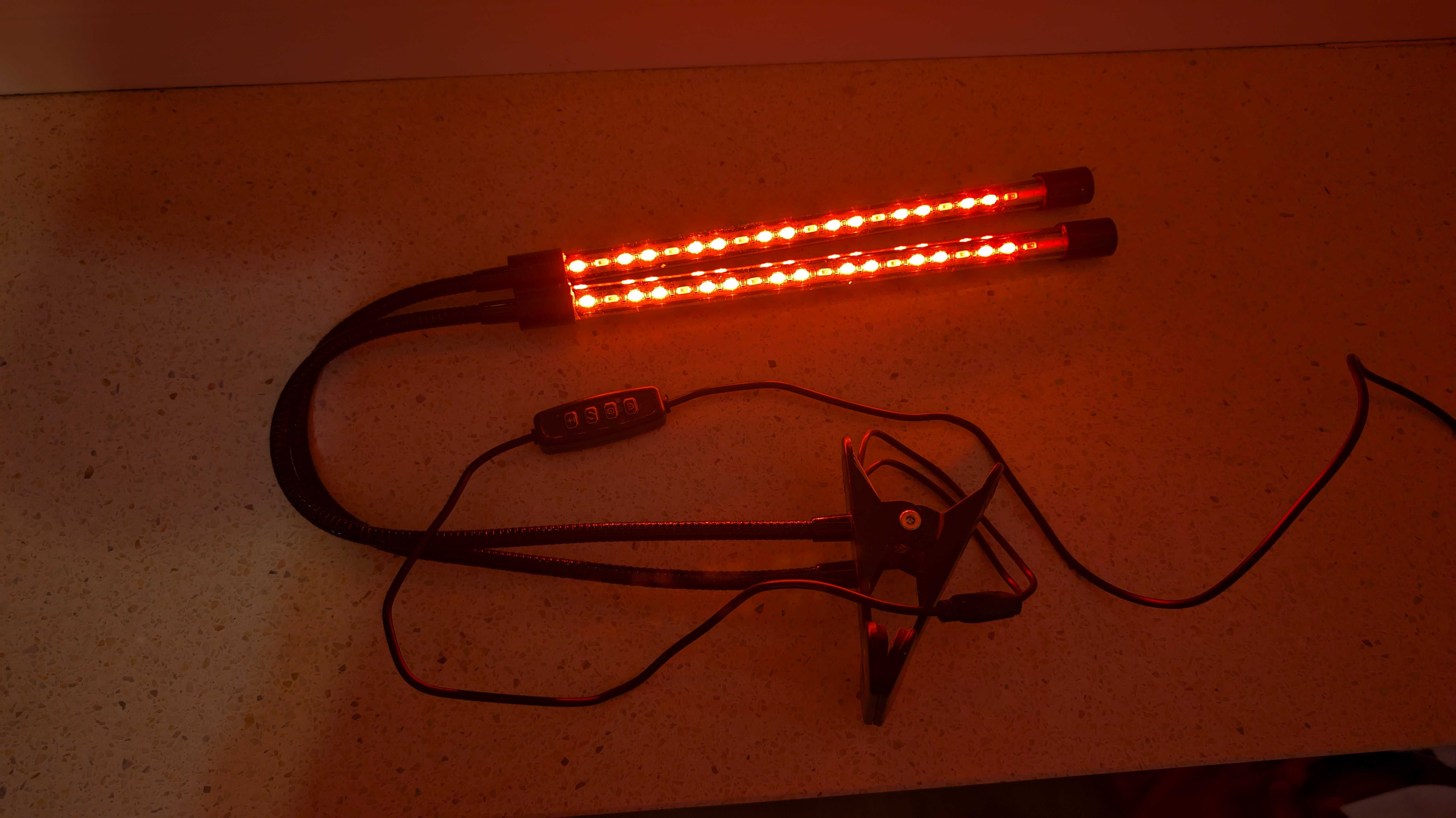 Lampa LED do uprawy / doświetlania roślin ZeeD o mocy 20 W z klipsem
