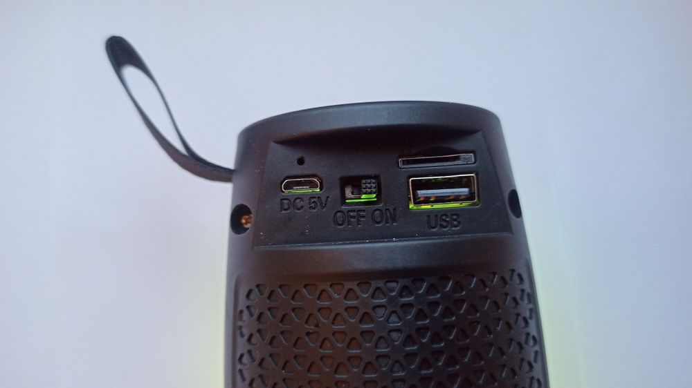 Музична колонка з підсвіткою на акумуляторі ZQS1201