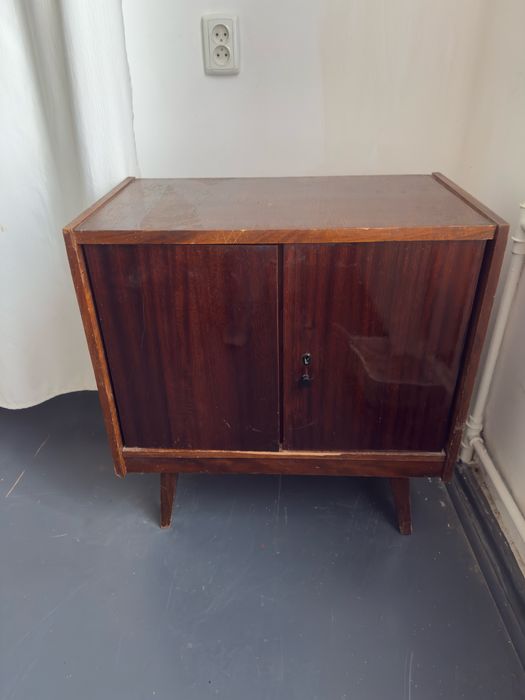 Тумба,кресло-кровать,стол ,кровать,двери,мебель из дерева