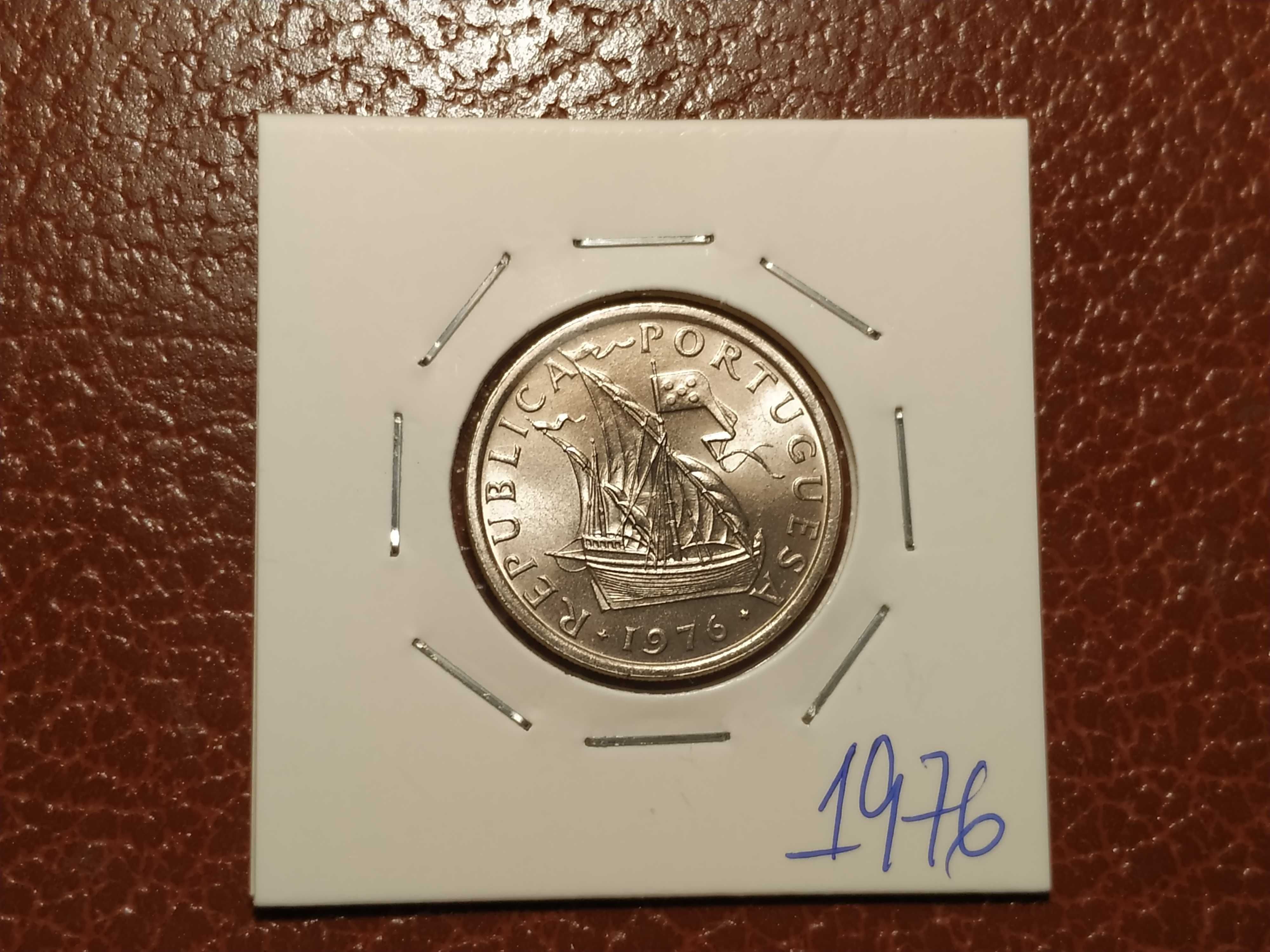 424 Portugal - moeda de 5 escudos de 1976 (barcos-caravela)