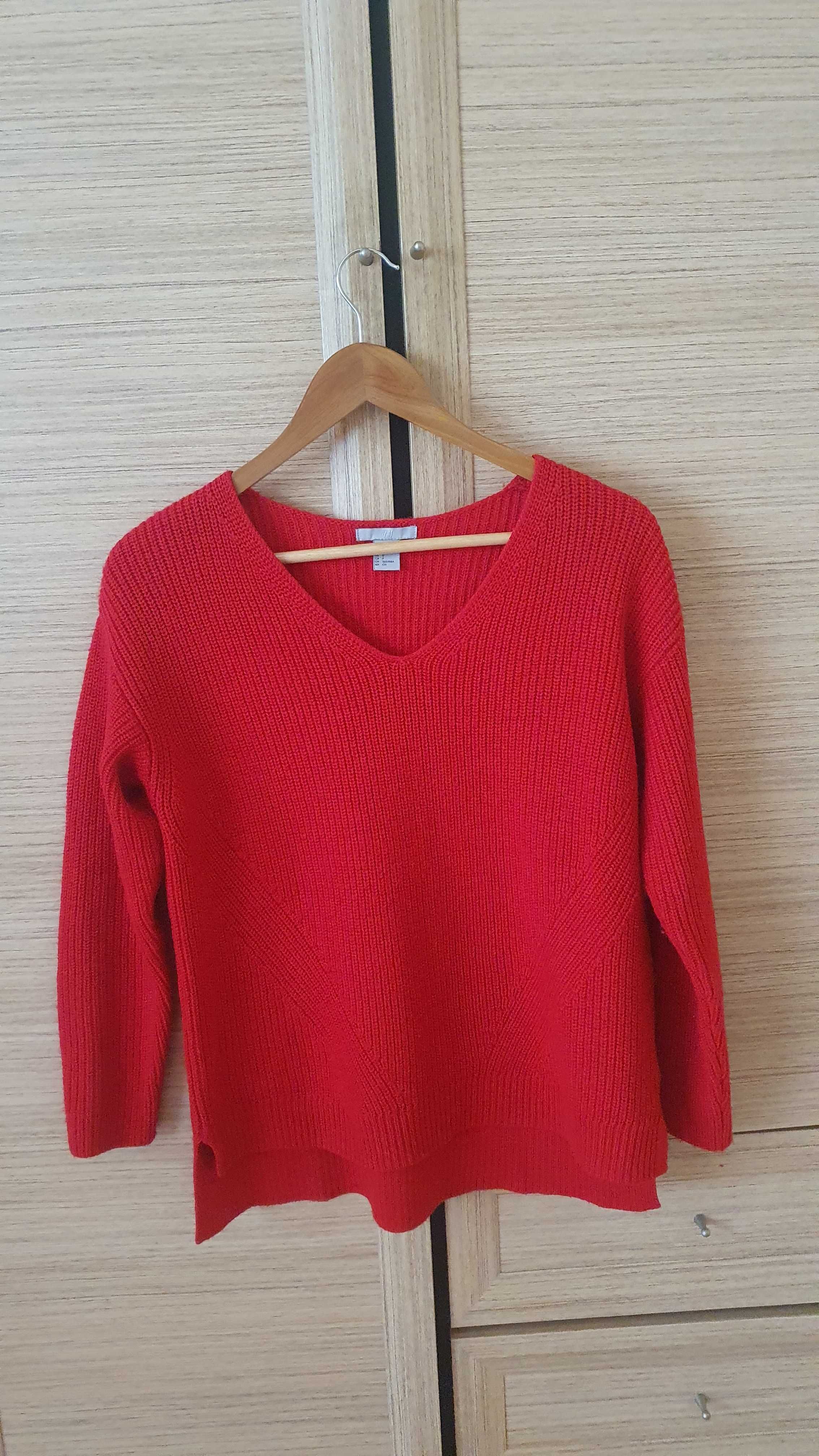 czerwony sweter dekolt serek v h&m