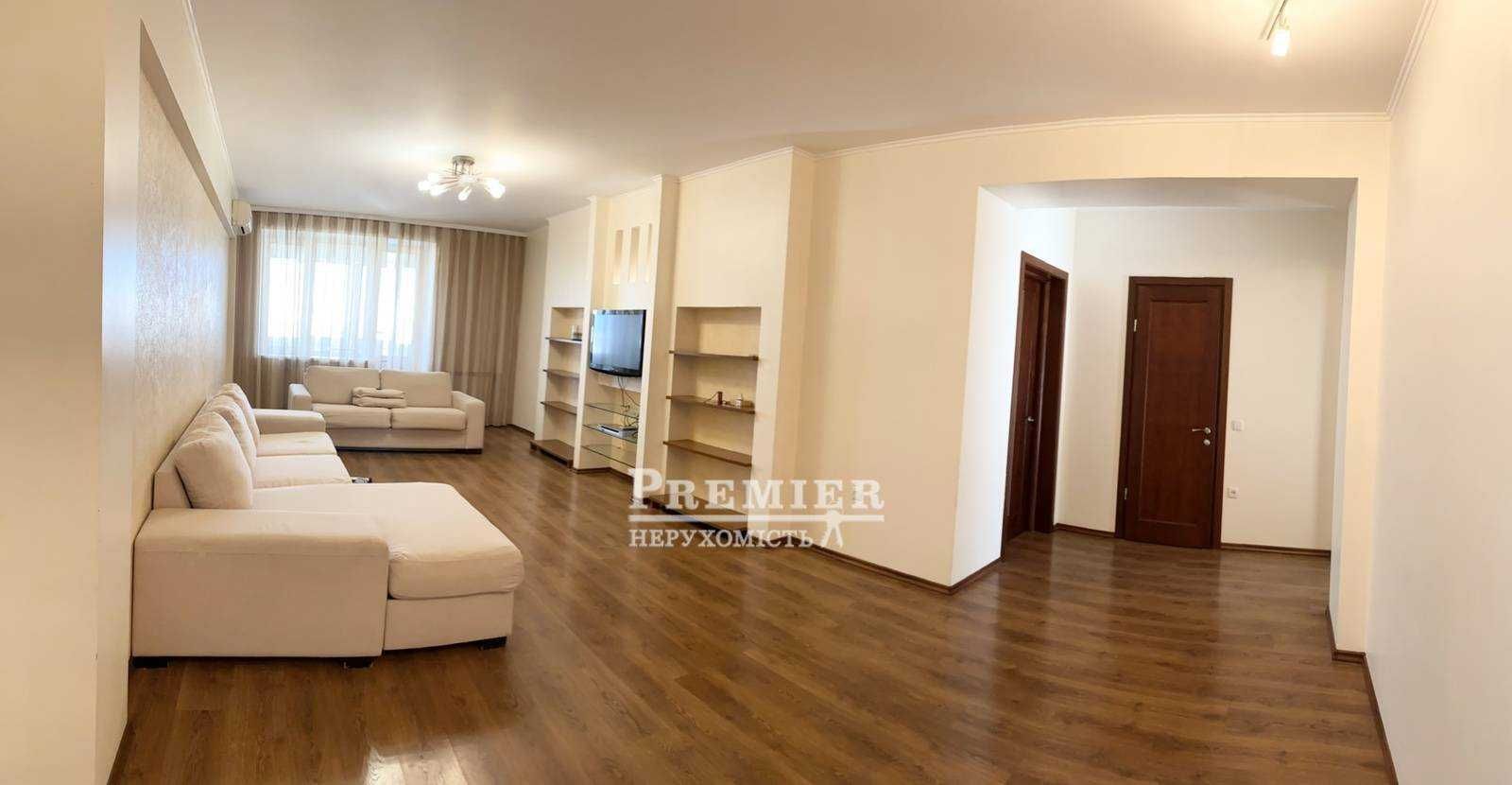 3 комнатная квартира 115 м2 с Ремонтом  на Тополевой Кирпичный дом