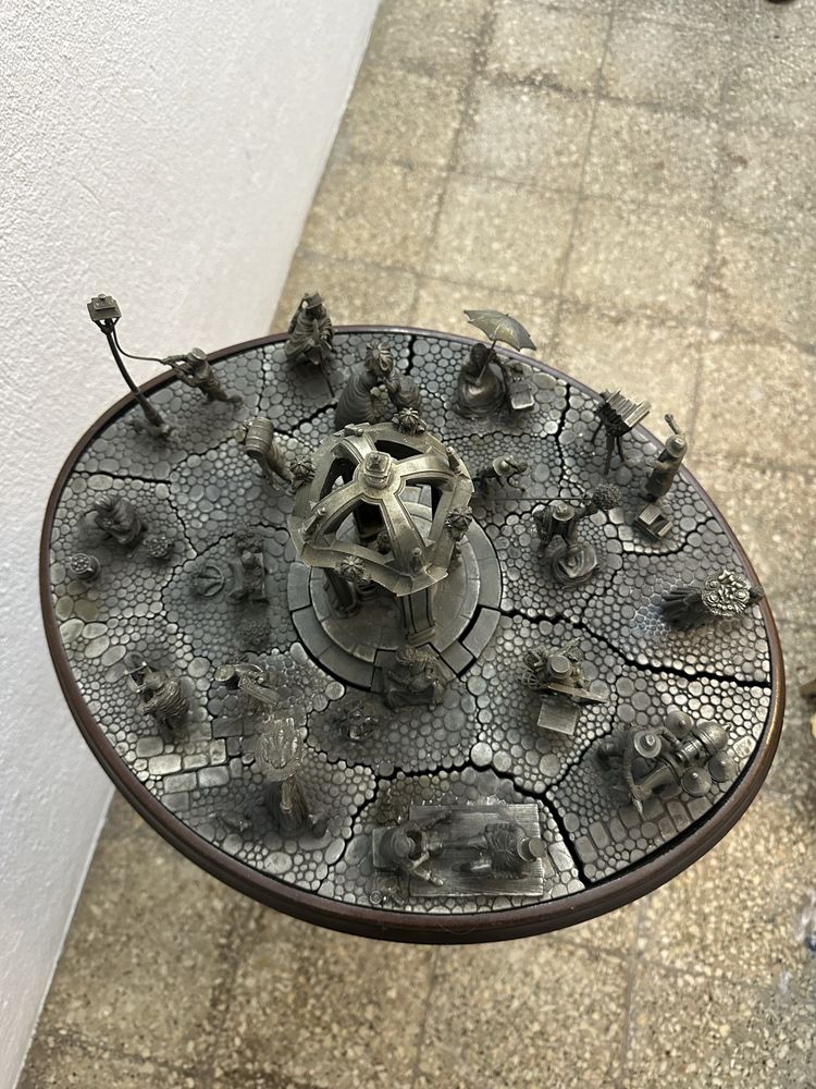 Escultura Ofícios e Pregões de Lisboa Antiga