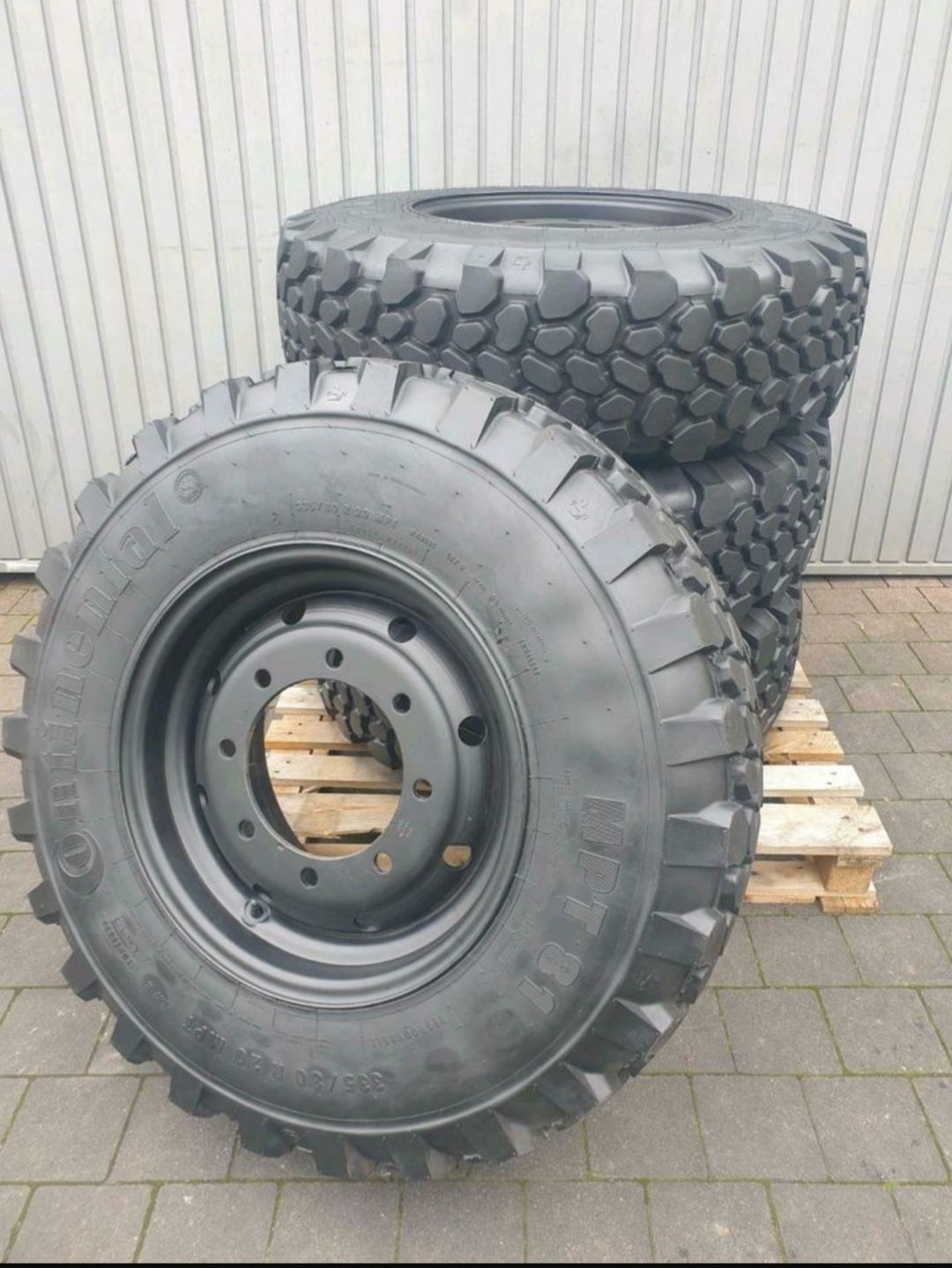Felgi Bezdętkowe 11-r20 Man  4x4 Iveco Star 266 Unimog  365 80 r20 335
