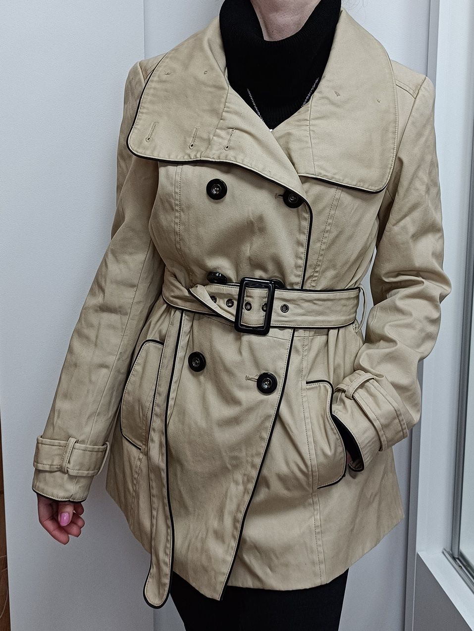 Reserved płaszcz beżowy z paskiem jesienny płaszczyk damski kurtka dam