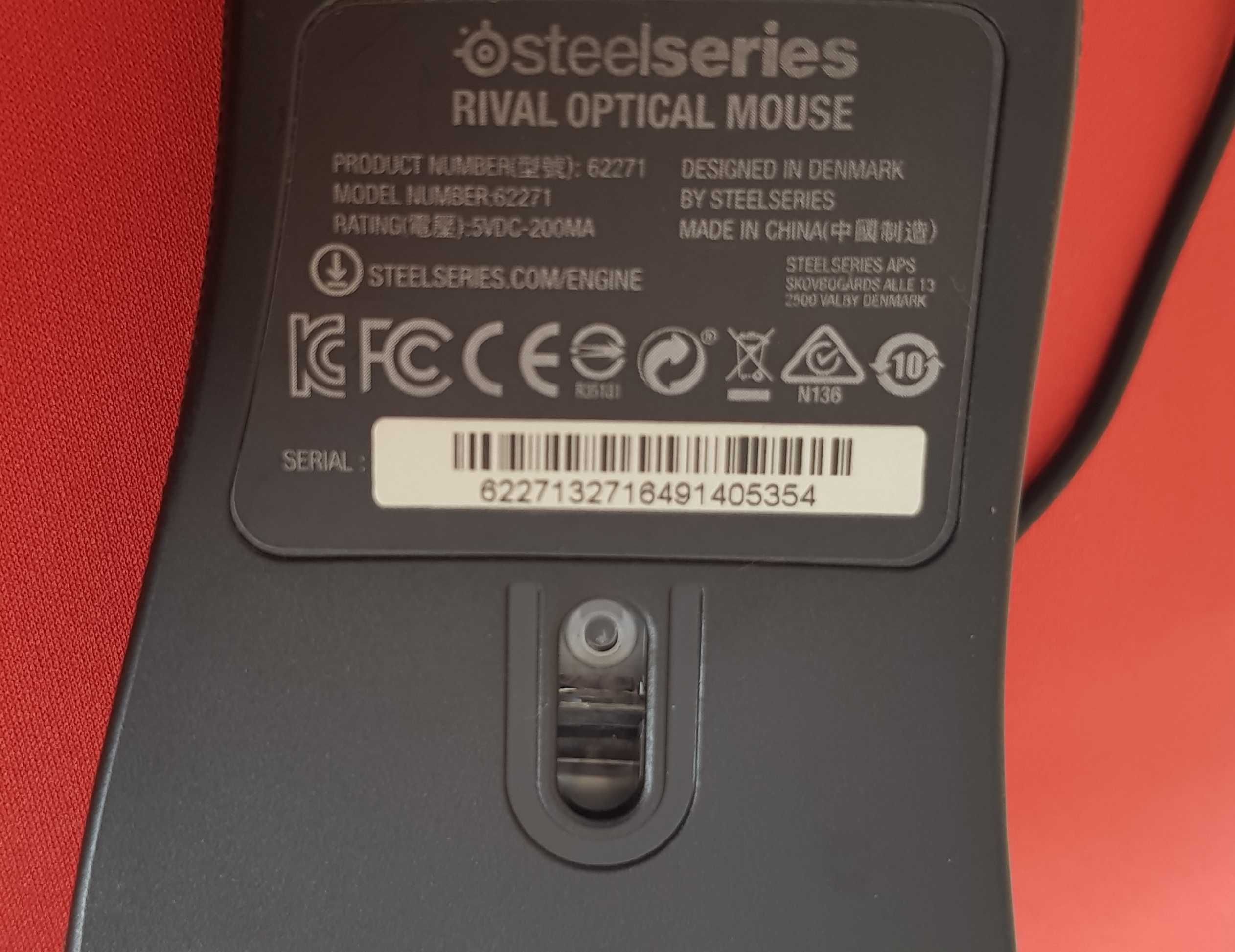 Mysz optyczna SteelSeries RIVAL z podkładką.