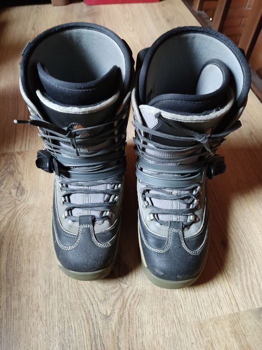 Сноуборд та черевики