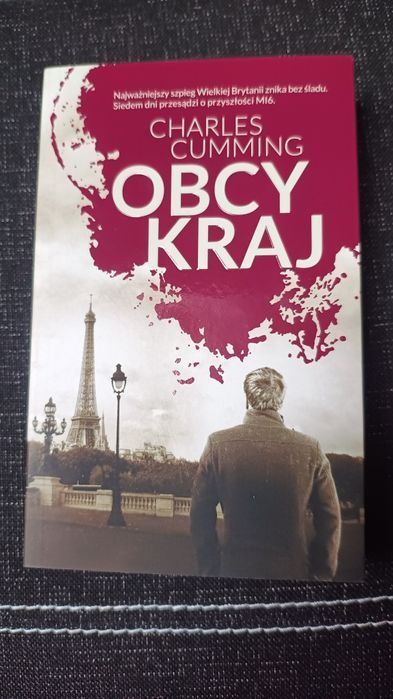Książka Charles Cumming "Obcy kraj"