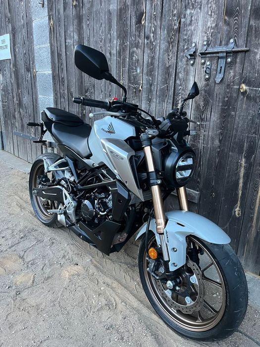 Honda CB Honda CB 125 Zadbana! Nowe opony! Super stan! Transport!