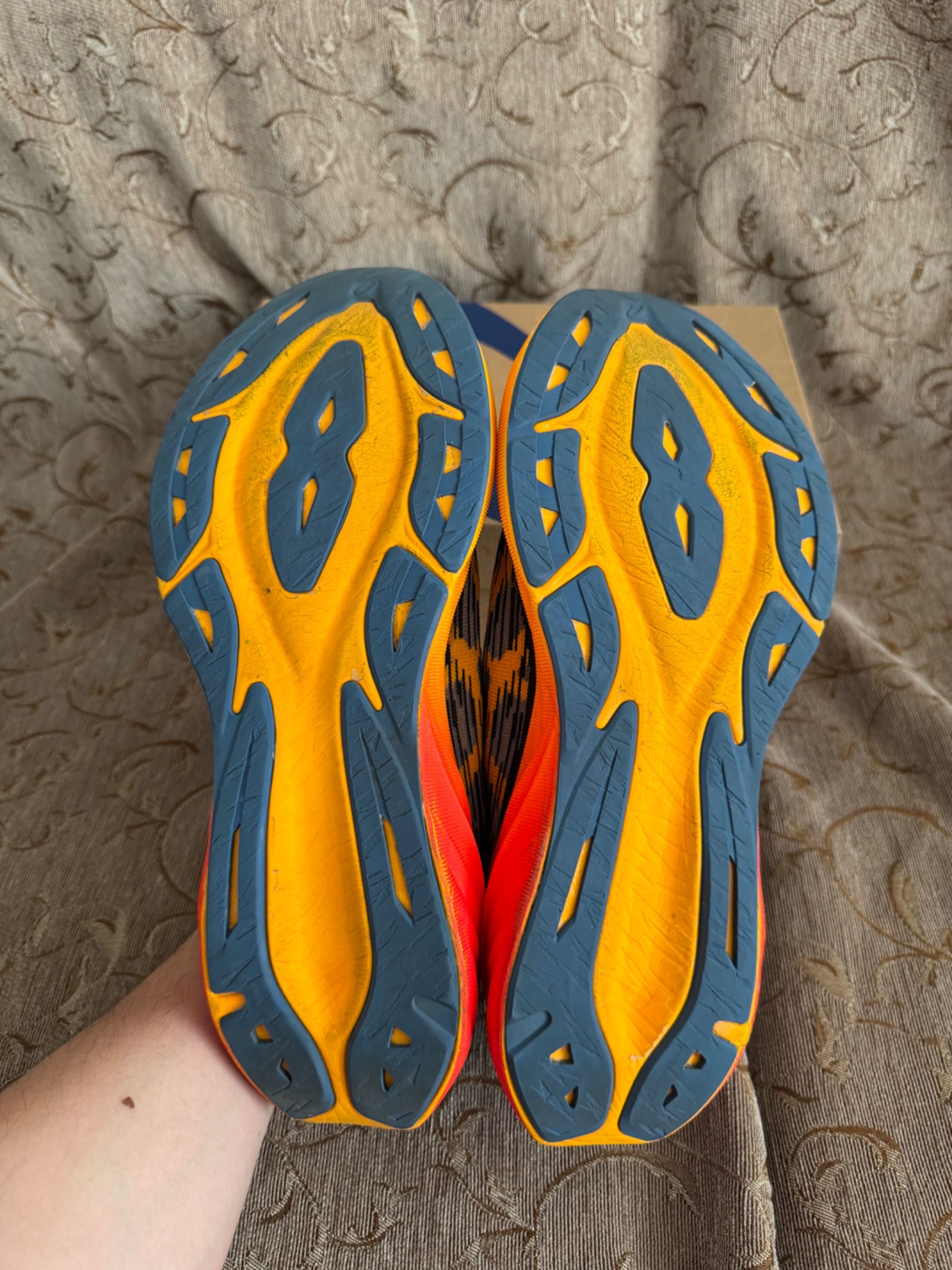 Кросівки asics Novablast 3 28 см