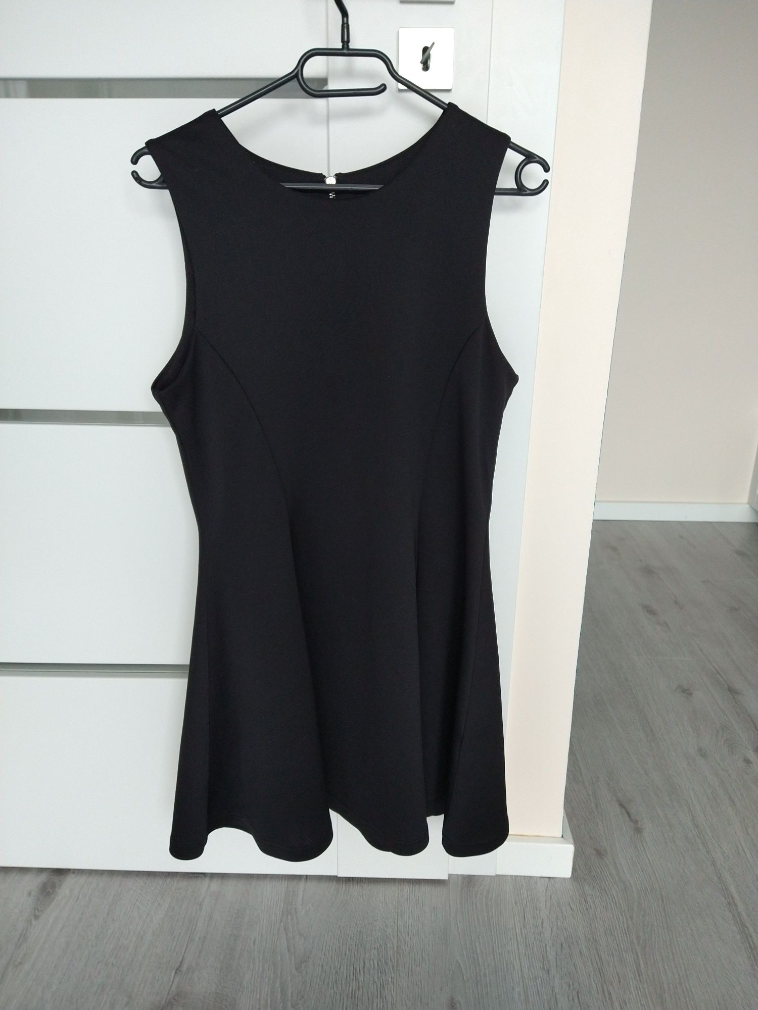 Czarna sukienka Sinsay L-XL