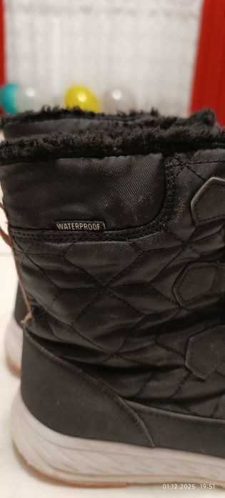 Зимові чобітки для дівчинки.