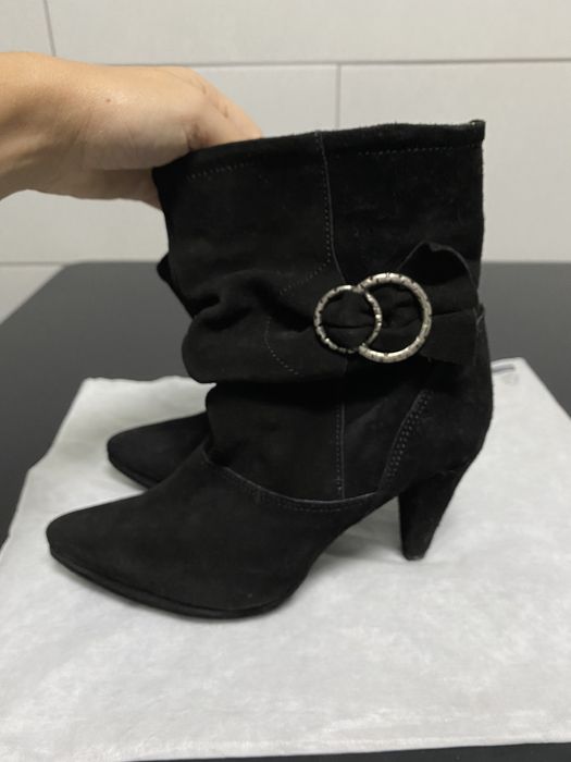 Botas com salto novas