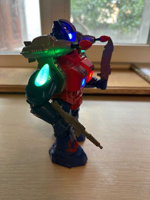 Інтерактивний робот Оптімус Прайм висотою 23 см