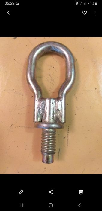 Буксирный болт на автомобидь