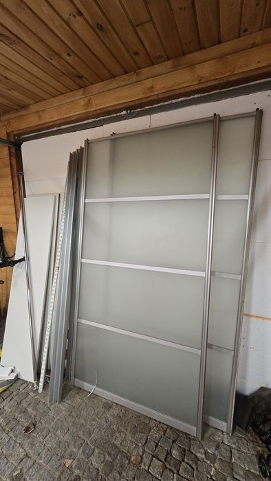Drzwi przesuwne do szafy, dwa skrzydła, półki systemowe gratis