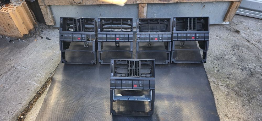 Panel Przyciski Konsoli Deski Rozdzielczej Audi 80 B4