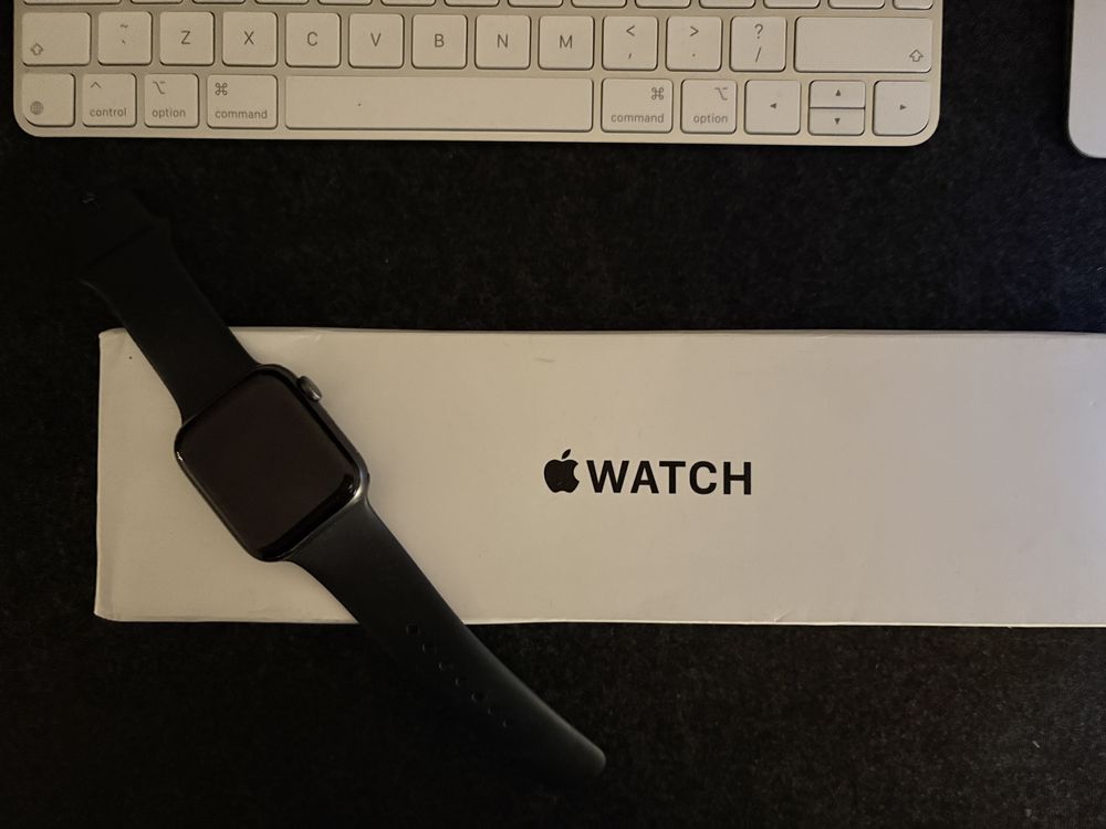 Apple Watch SE 1st gen | 44mm | space gray | GPS | lekko używany