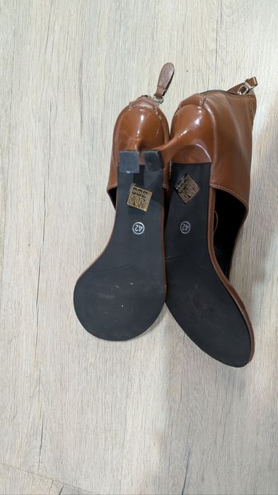 Босоніжки на підборах 42