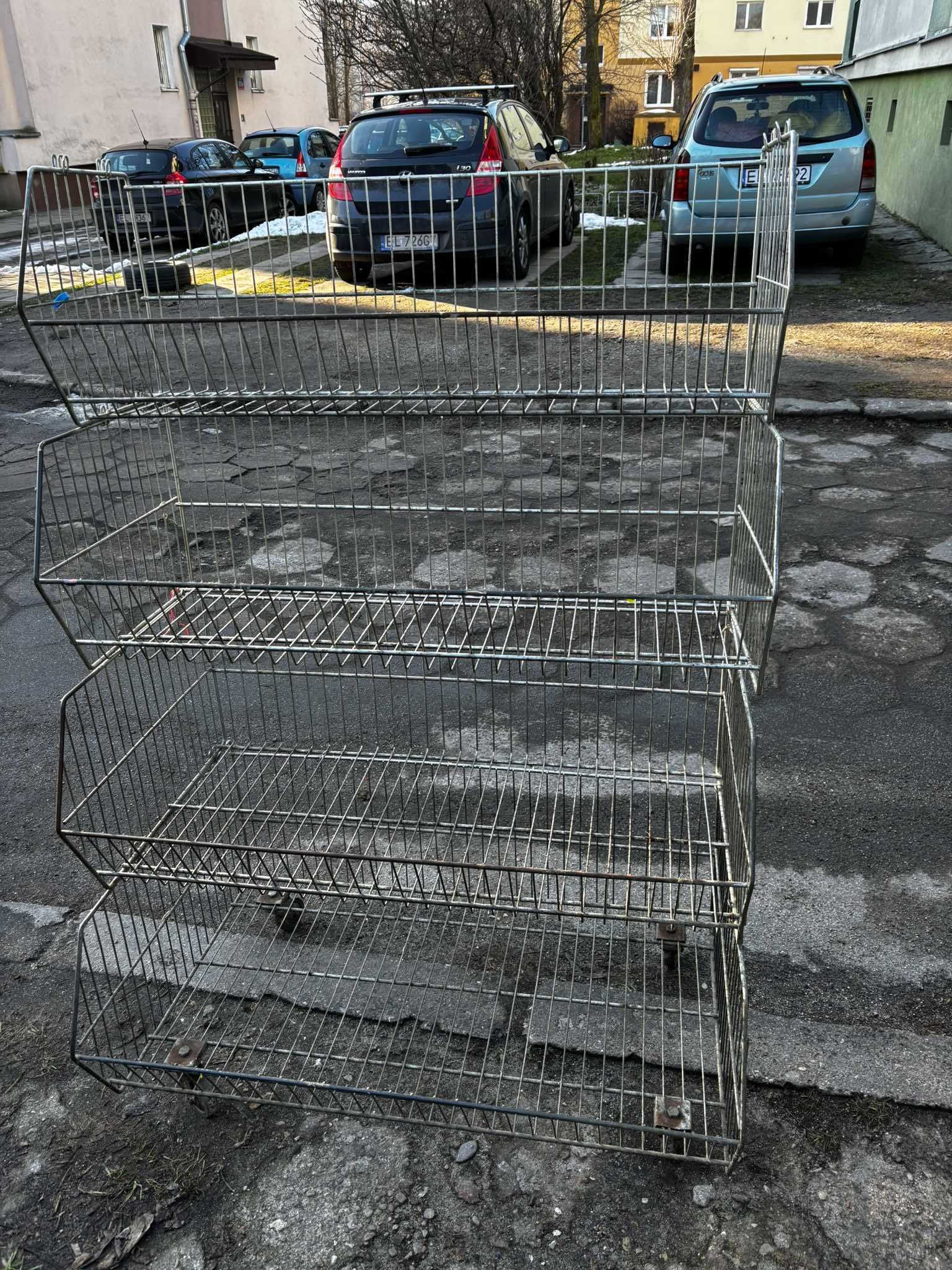 Kosz nastawny na kółkach