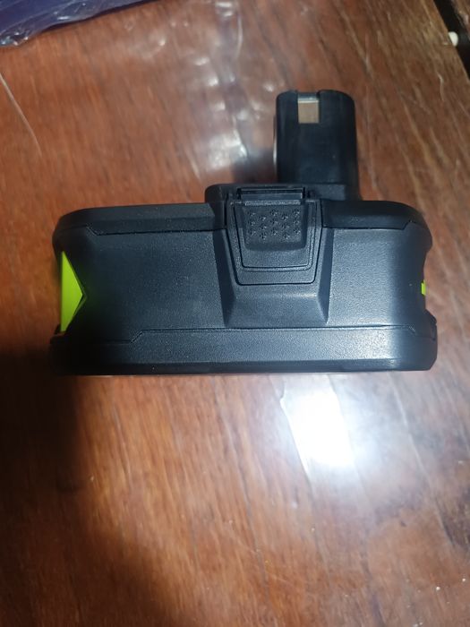 акумулятор Ryobi ONE+ 18 В Li-ion.