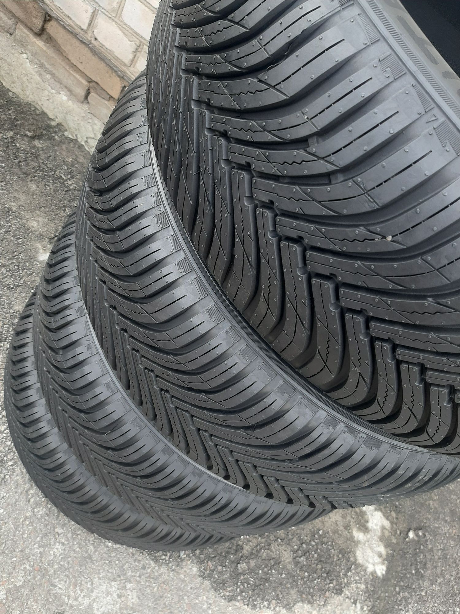 Шини нові 205/55R17 Maxxis всесезонна.