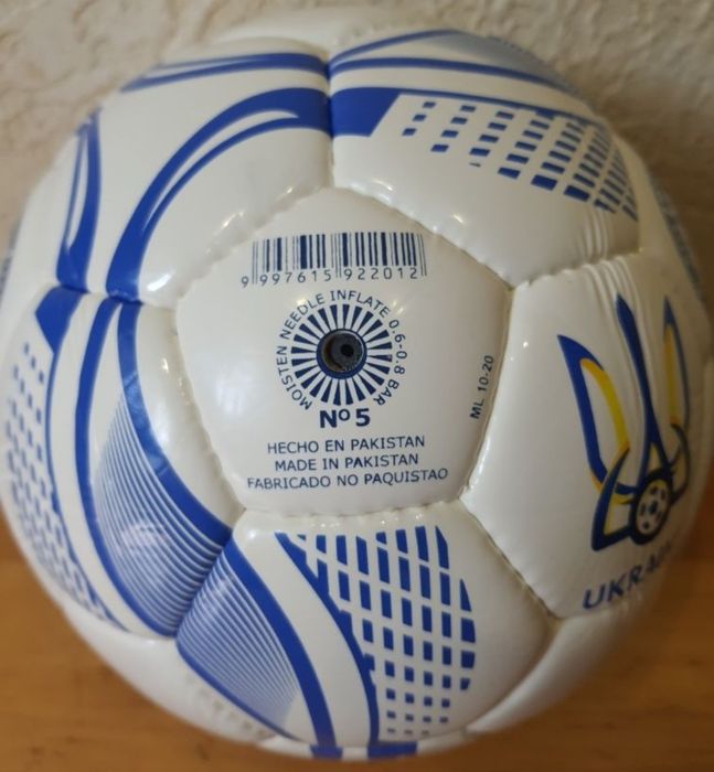 Професійний футбольний м'яч Joma.