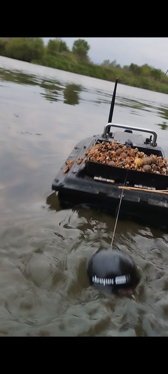 Łodka zanętowa zasięg do 350m