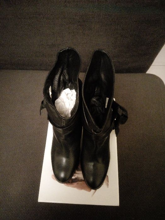 Vendo botins da hush puppies