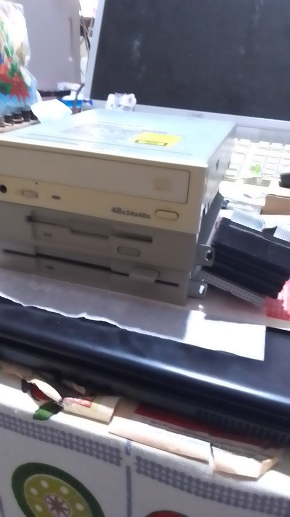Проигрыватель  CD записывающий!!