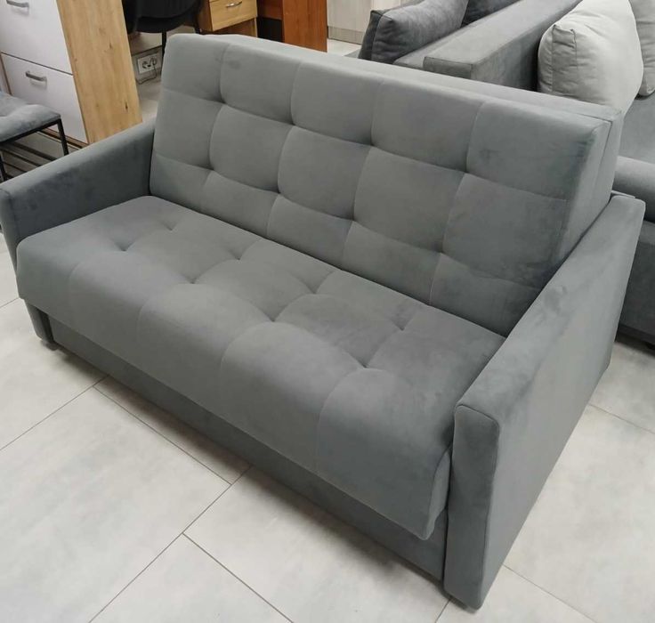 Невеликий диван розкладний вперед