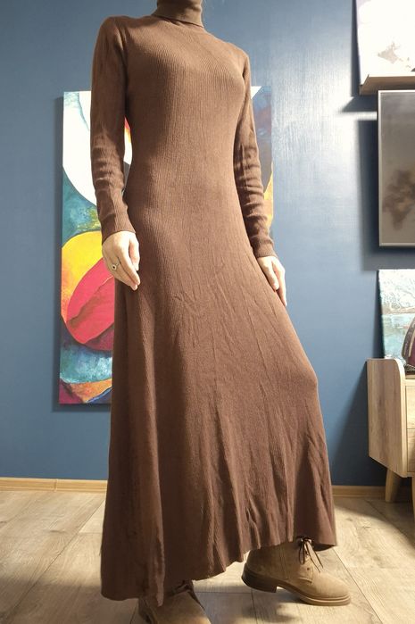 Коричнева шоколад трикотажна міді сукня плаття в рубчик