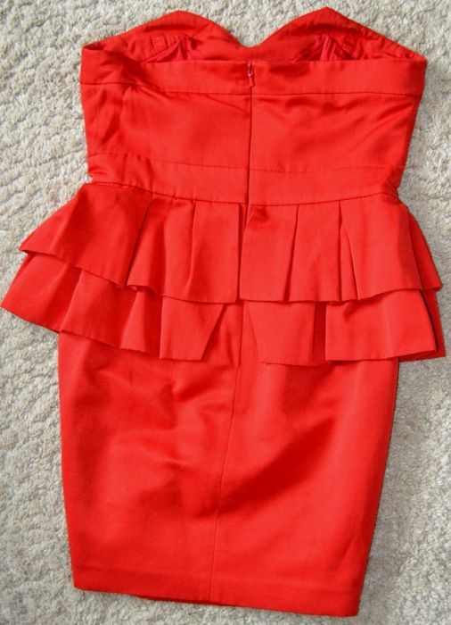 Czerwona ołówkowa sukienka