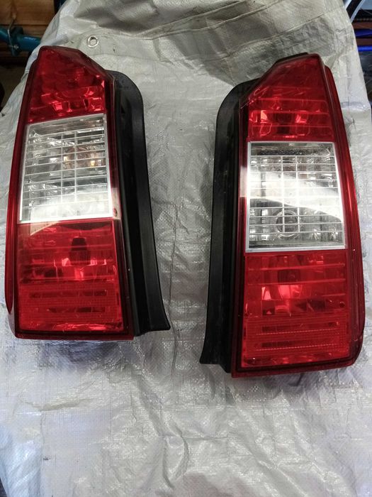 sprzedam tylne lampy do fiata IDEA