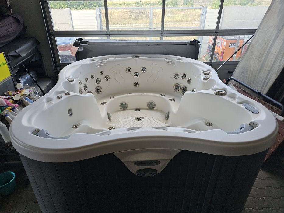Dimension One Amore Bay Spa jacuzzi dzakuzi caloroczna ogrod taras.