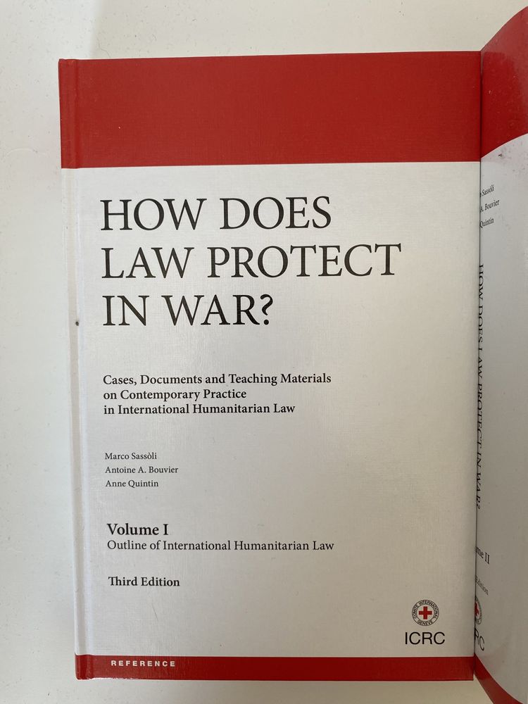 Zestaw ksiazek “How does law protect in war?” ICRC
