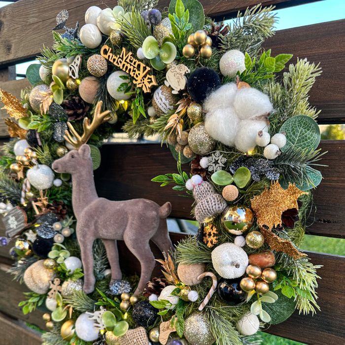 Ręcznie robiony wianek świąteczny na drzwi 44 cm z lampkami LED112515