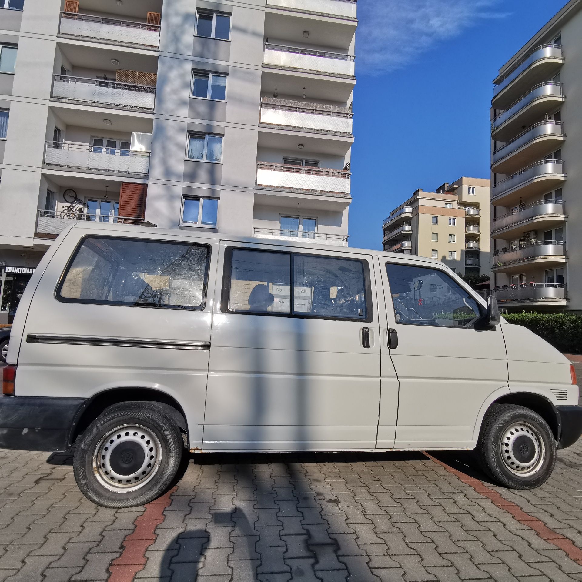 Sprzedam VW Transporter 1.9 TD
Pojemność silnika: 1 896 cm³
M