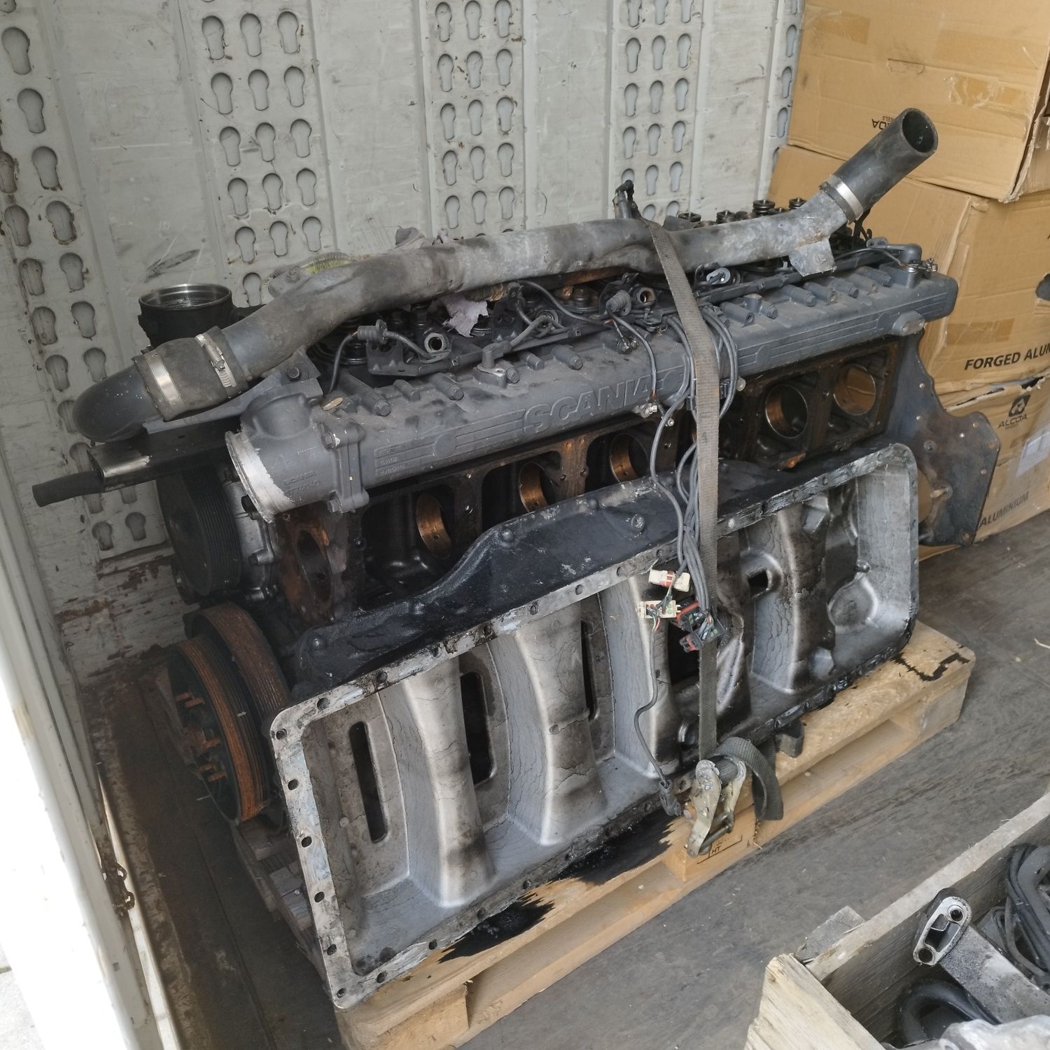 Scania xpi 400 silnik blok głowica słupek