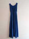 Vestido azul, comprido, fluido