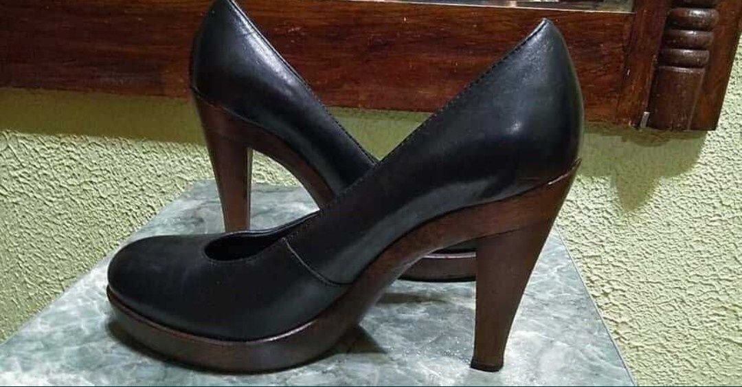 Женские классические туфли Carvela