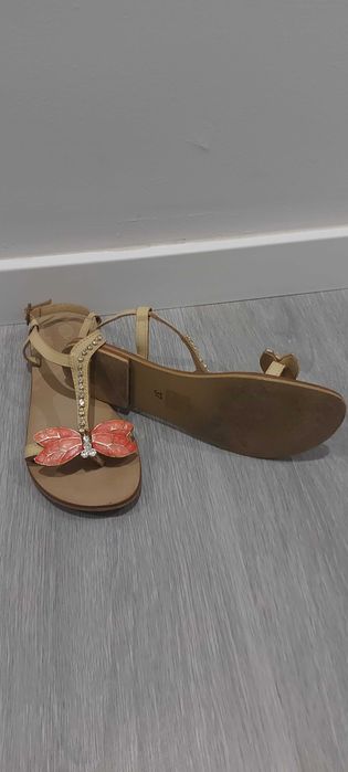 Sandálias com brilhantes