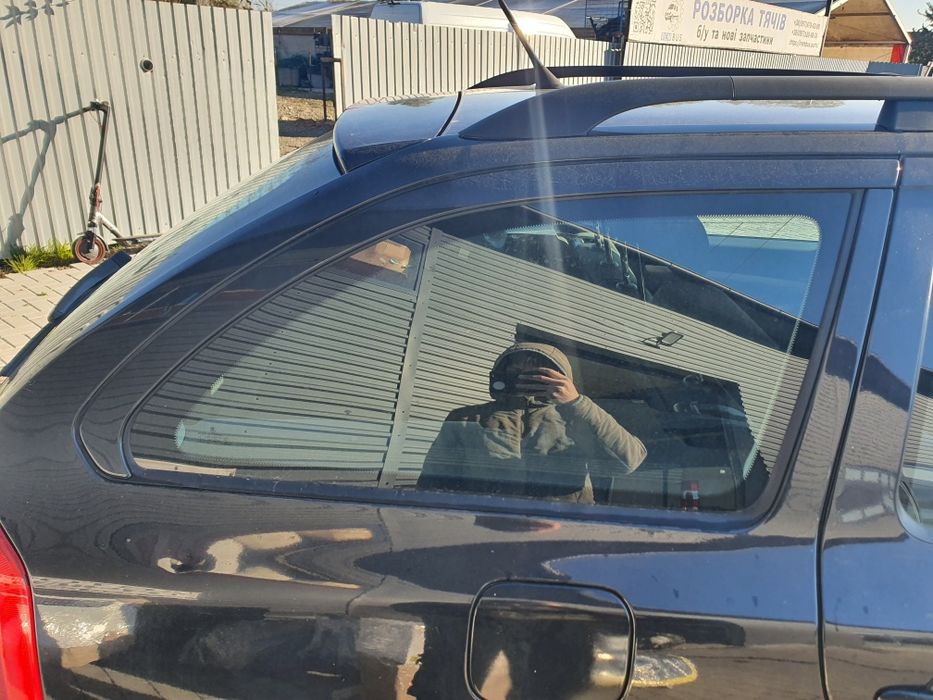 Форточка ліва Skoda Octavia A5 універсал рестайл