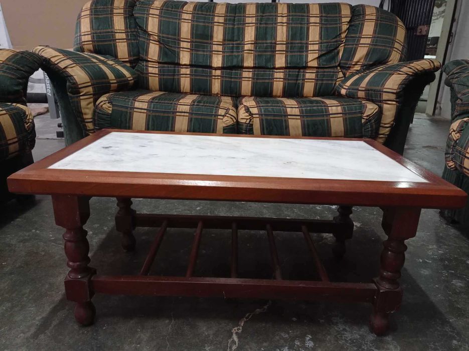 Conjunto Mesa e Sofas