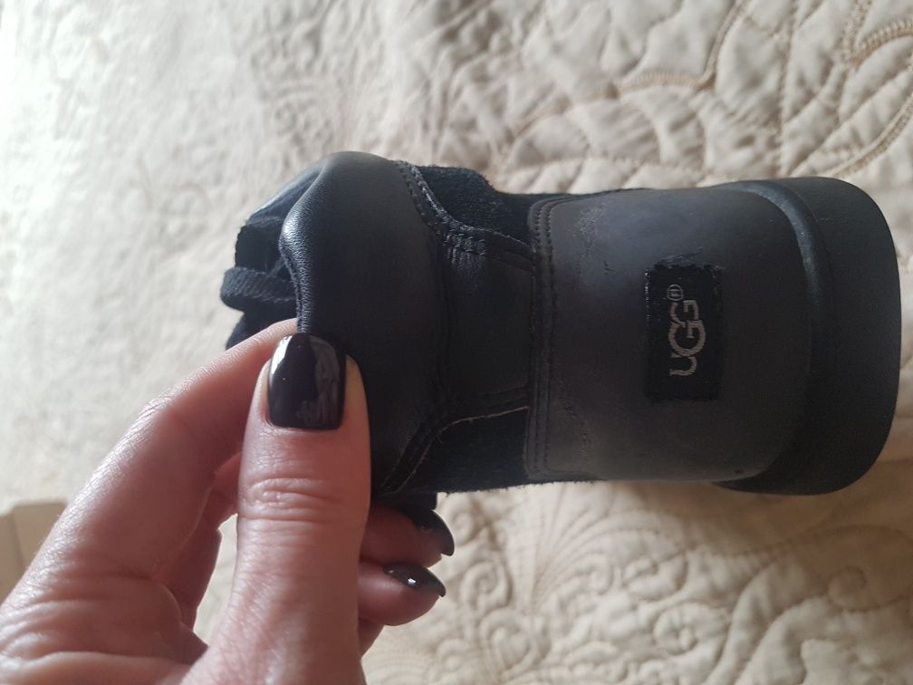 Продам ботиночьки ugg 33 р