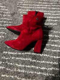Eleganckie czerwone buty Venezia